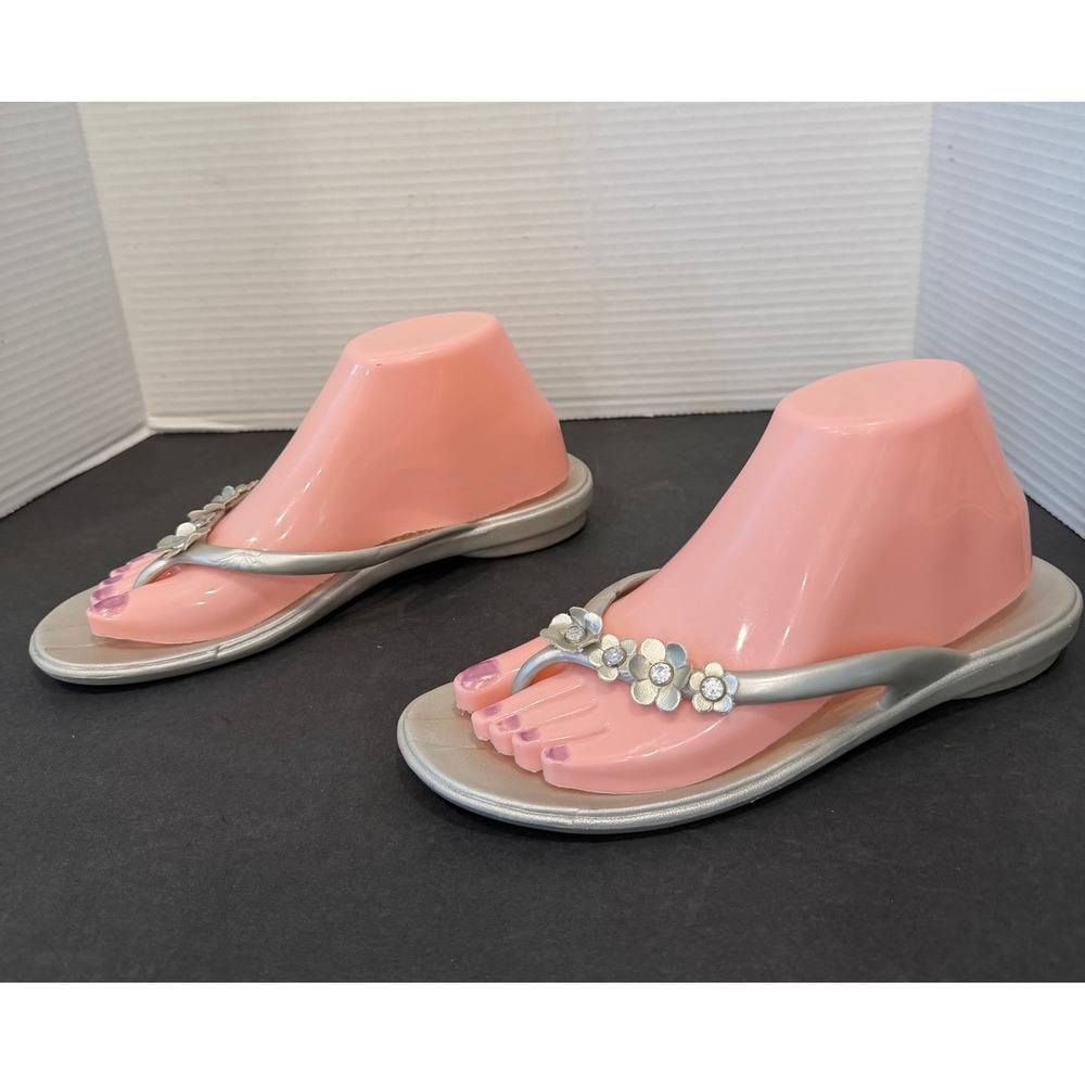 Oka-B Loren Floral Rhinestones Thong Flip Flops Pearl Silver Shimmer Sandals M